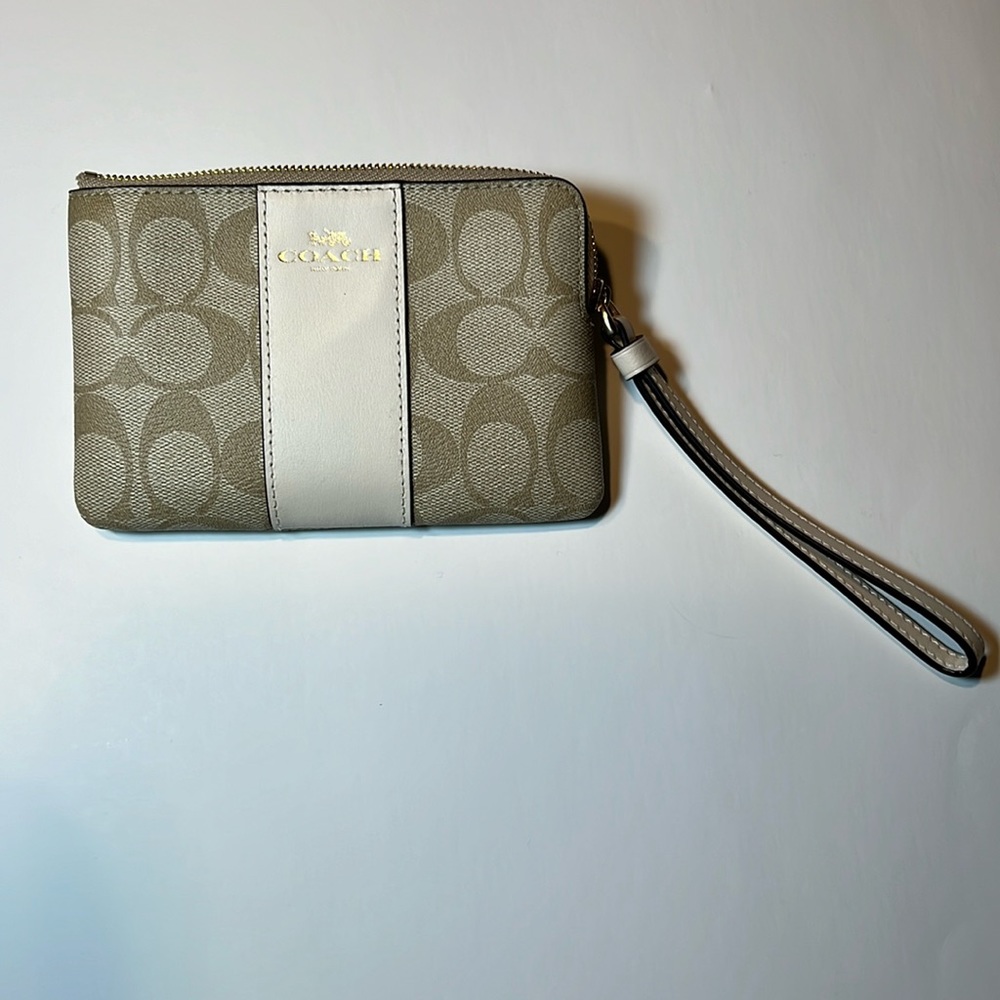 Coach Wristlet New with Tags